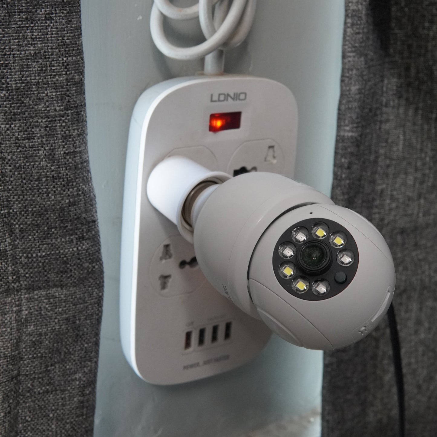 SYMYNELEC Dual-Band Light Bulb Security Camera