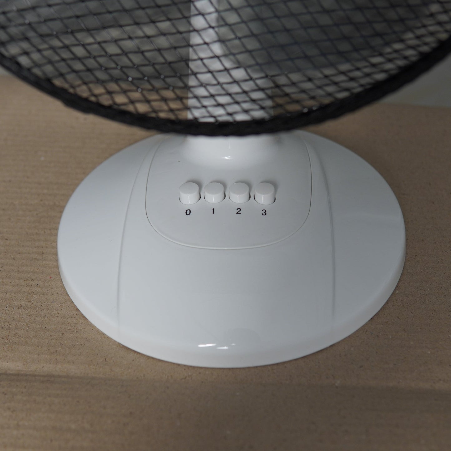 Amazon Basics 3-Speed Oscillating 12-inch Table Desk Fan