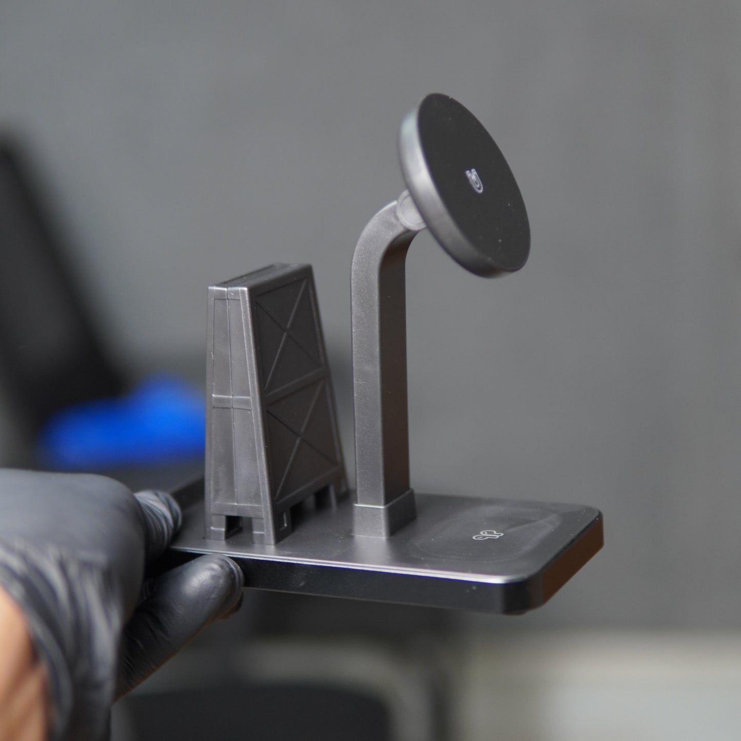 4-in-1 magnetic wireless charging stand
